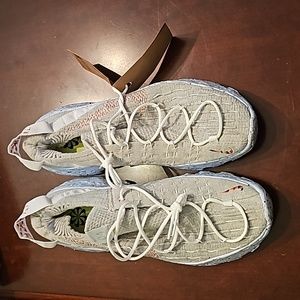 11.5 Nike Space Hippie 04